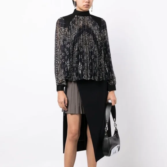 NWT$1015 SACAI Bandana Print Logo Pleated Pullover Top Blouse Sz JP 3 (US Large) - Picture 5 of 15